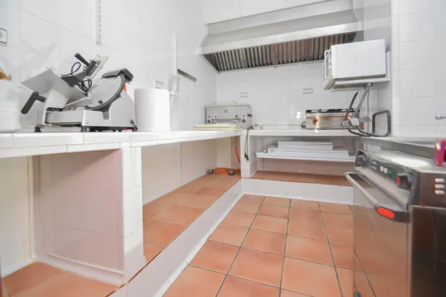 Restaurante totalmente instalado con licencia — 19