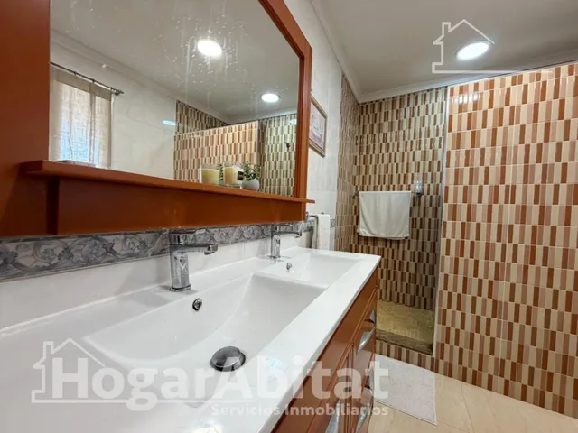 Chalet con piscina, garaje, terraza y barbacoa — 42