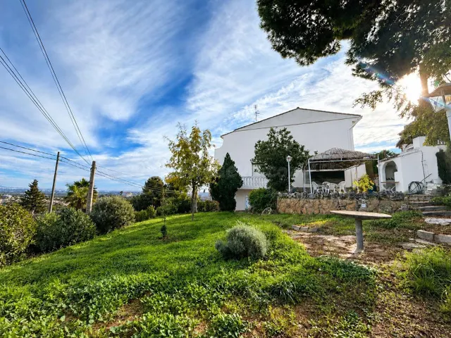 PAREADO EN VENTA CON VISTAS ESPECTACULARES EN PLENA URBANIZA