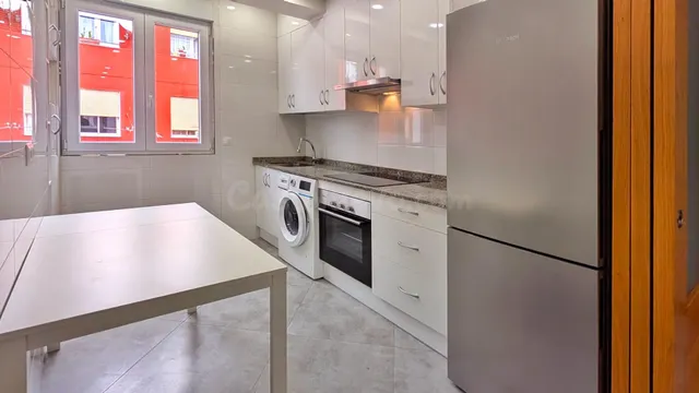Piso reformado y luminoso junto a estaciones en Santander, l