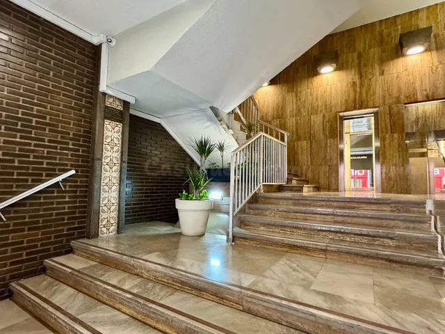 Piso de 4 dormitorios en venta en Gran Vía - foto 3