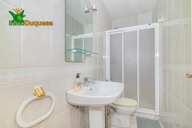 Piso de 4 dorm. con ascensor y Plaza de aparcamiento. Avda. de Madrid. — 27