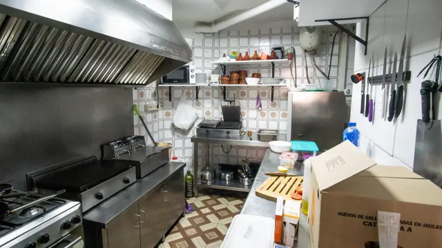 Local en Petrer zona Salinetas montado para empezar tu nuevo negocio — 4
