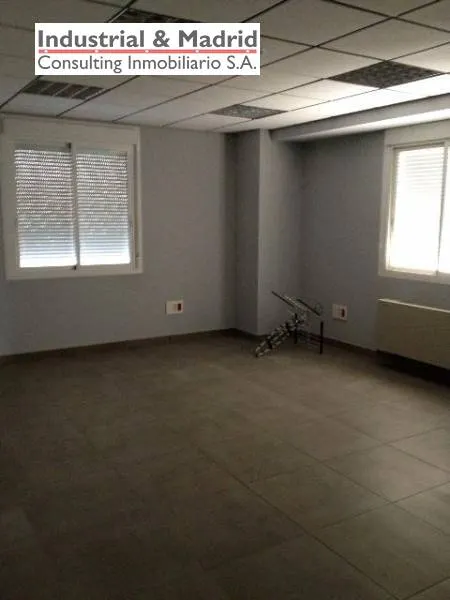 VENTA DE NAVE INDEPENDIENTE EN LOECHES — 11