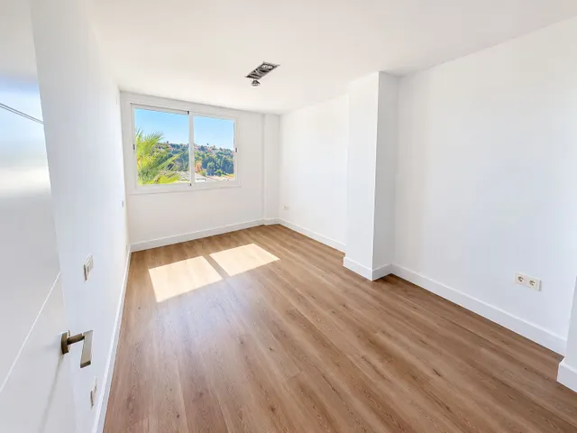 Adosado reformado  en venta con vistas panorámicas al golf en Torrequebrada, Benalmádena — 27