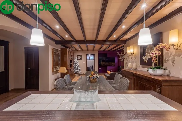 INCREÍBLE CHALET INDEPENDIENTE EN ZONA PRIVILEGIADA — 33