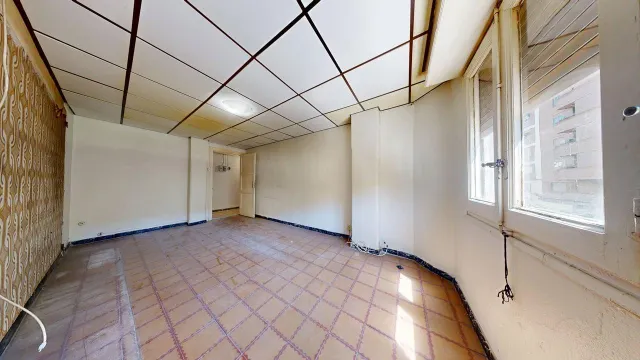 Piso de 89 m2 útiles con AMPLIA TERRAZA DE 40m2!!! Distribuido en cinco dormitorios, salón, cocina con despensa y terraza interior a patio de luces y un baño. — 10