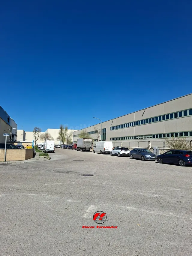 Nave industrial de 166 m2 en Polígono Miralrío de Velillla - foto 3