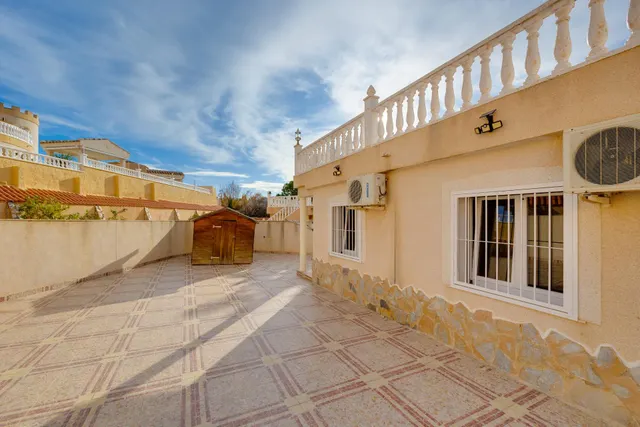 MAGNIFICO CHALET INDEPENDIENTE CON PISCINA PRIVADA Y VISTAS AL CAMPO DE GOLF EN CIUDAD QUESADA — 9