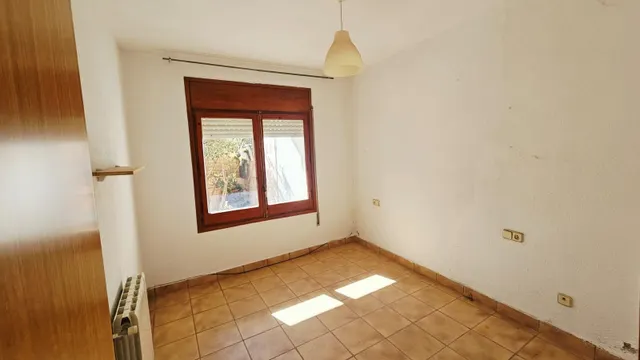 CASA PLANTA BAJA CON 2 VECINOS CON JARDÍN — 27