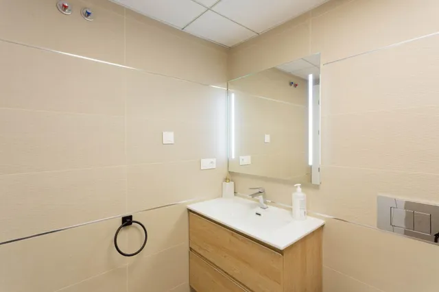 VIVIENDA ADOSADA A ESTRENAR — 21