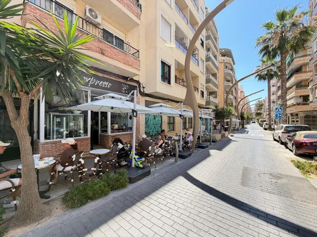Local comercial 150m² en venta - torrevieja — 33