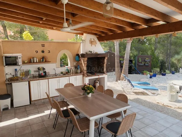 Encantadora villa mediterránea con piscina en medio de la na - foto 3