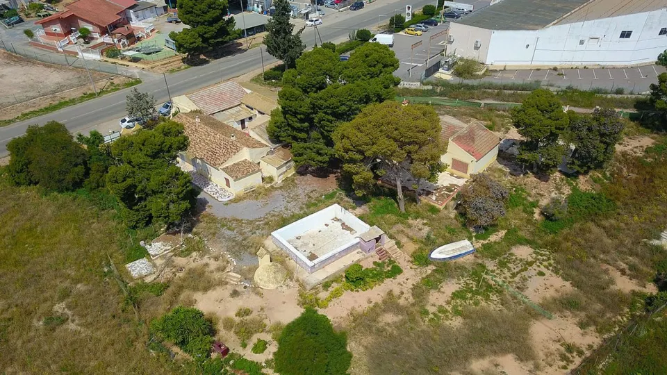 FINCA DE MAS DE 23.000 M2 Y 1.043 M2 DE SUELO URBANO