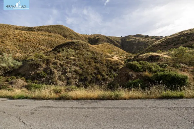 En Venta Maravilloso Paraje Natural, a medio camino entre Granada y Sierra Nevada, a veinte minutos en coche, desde cada una de ellas. — 11