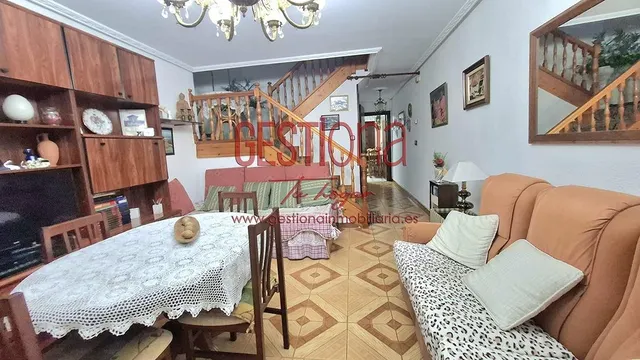 CASA ADOSADA, DISPUESTA PARA ENTRAR A VIVIR. HAZAS DE CESTO. — 4