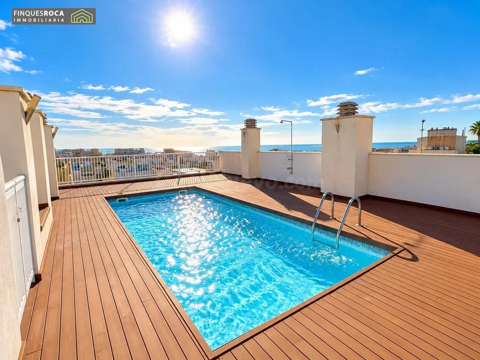 Para entrar a Vivir Piso de 3 Dormitorios, 2 Baños, Cocina Independiente, Comedor-Estar, Terraza y Piscina Comunitaria