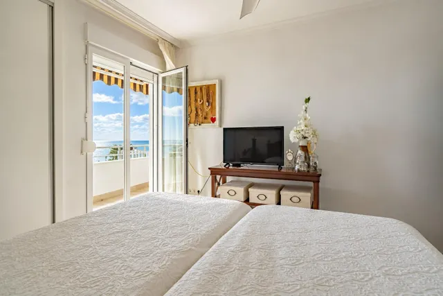 VIVIR FRENTE AL MAR EN FUENGIROLA — 21