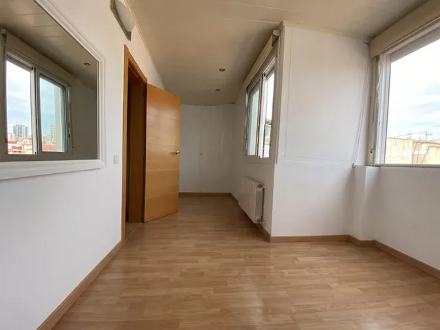 ÁTICO EXTERIOR CON TERRAZA, LUZ NATURAL Y PRIVACIDAD EN L’HOSPITALET — 12