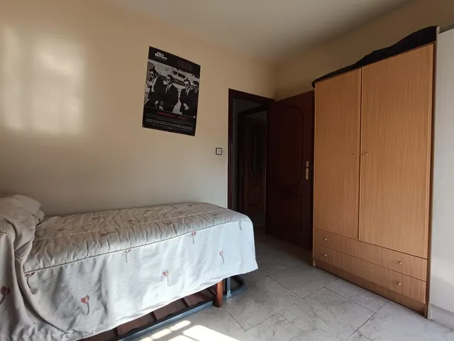 El verdadero lujo en el Realejo es tener tu propia cochera y compartir el edificio con un solo vecino. — 44
