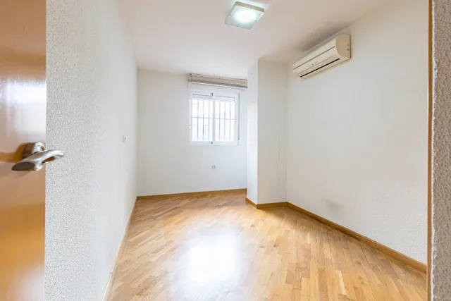 Vivienda de 3 dormitorios con terraza en calle del Pilar, centro de Murcia. — 9