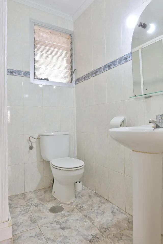 Piso de Renta libre en venta de cuatro dormitorios con terraza zona Parque Alcosa — 9