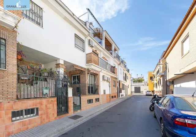 Vive en el corazón de Armilla: 4 dormitorios, patio, terraza - foto 2