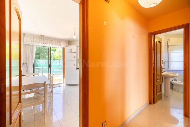 Vivienda en Sanxenxo con gran terraza, piscina comunitaria y - foto 4