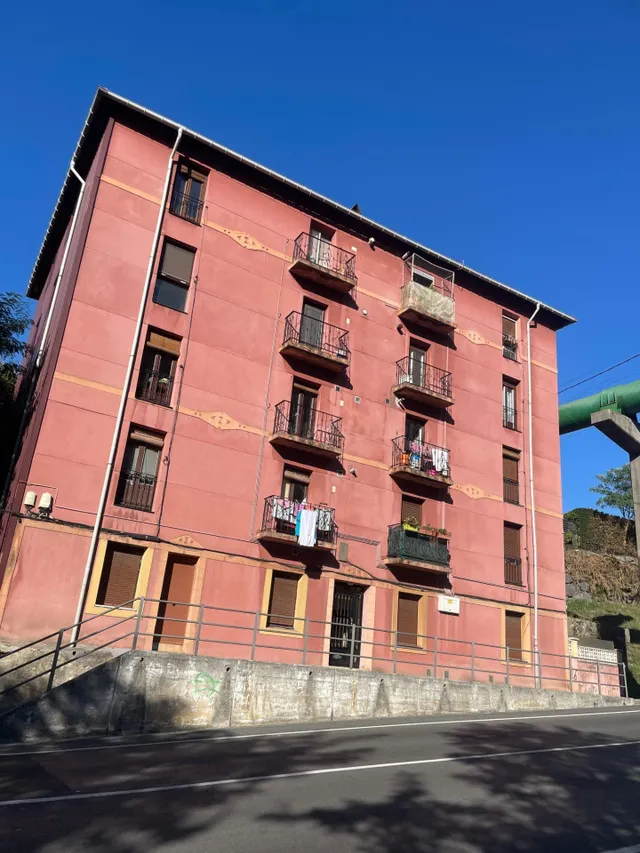 Piso de 3 habitaciones con vistas al bosque y excelentes con