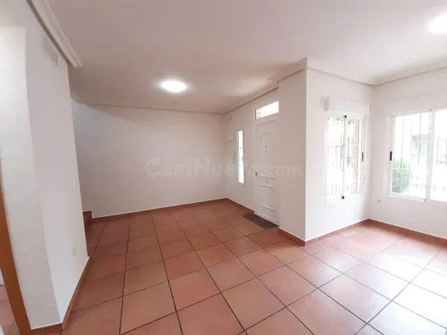 Bungalow de 4 Dormitorios y 3 Baños con Piscina y Garaje en  - foto 3