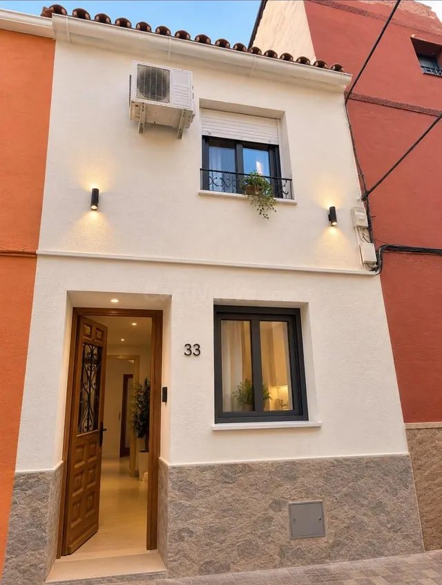 CASA SITUADA EN C/ MORALES,  COÍN - 4 dormitorios, 2 baños -