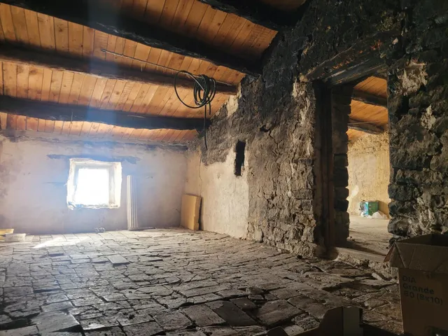 CASA CON CORRAL y TERRENO EN SAN MARTÍN DE UNX — 31