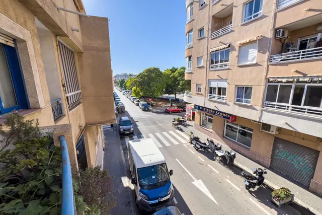 Piso en primera planta en Plaza de La Habana (Parque del Cuba) — 70 m2, 3 dormitorios, balcón amplio y patio comunitario — 8