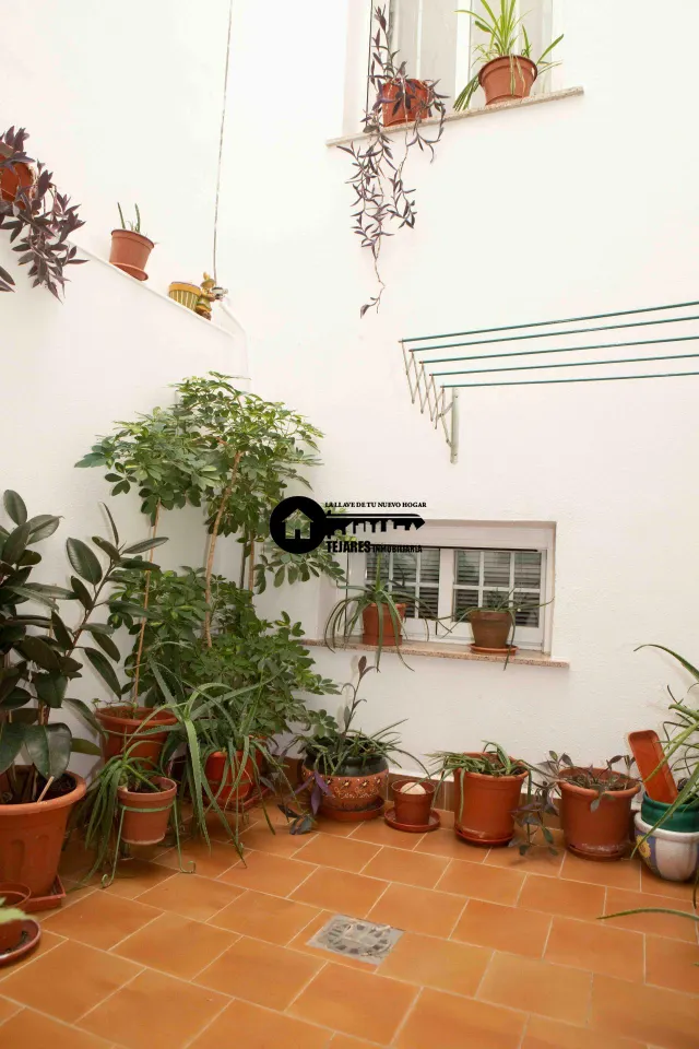 Se vende edificio completo de tres plantas  con garaje, patios privados y solárium — 9