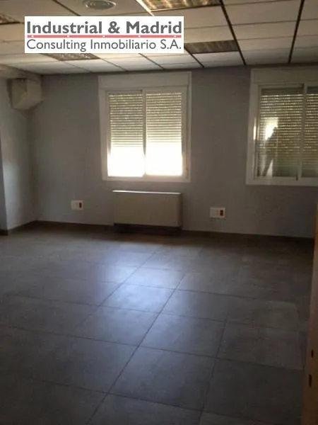 VENTA DE NAVE INDEPENDIENTE EN LOECHES — 13