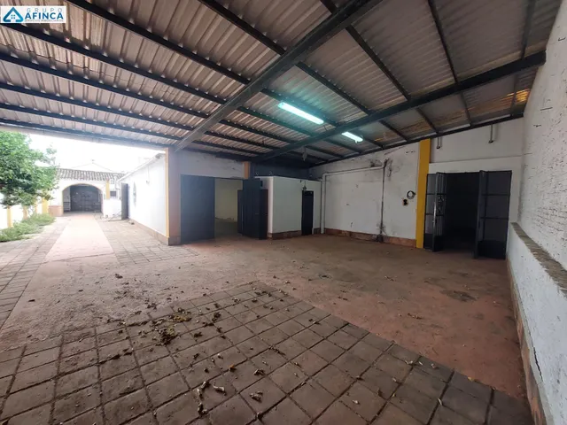Bodega a la venta de 800 metros cuadrados — 28