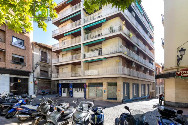 ✨ EXCLUSIVA VIVIENDA REFORMADA EN PLAZA MARIANA PINEDA — 11