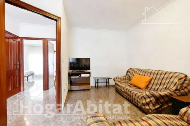 AMPLIA CASA CON TERRAZA Y 7 DORMITORIOS