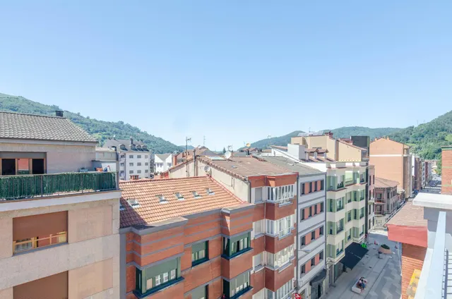 PISO EN ALQUILER CON TERRAZA DE 27METROS EN EL CENTRO DE MIERES — 32
