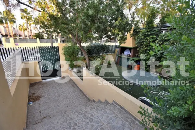 ADOSADO SEMINUEVO CON PISCINA, 2 TERRAZAS Y AMPLIO GARAJE — 18
