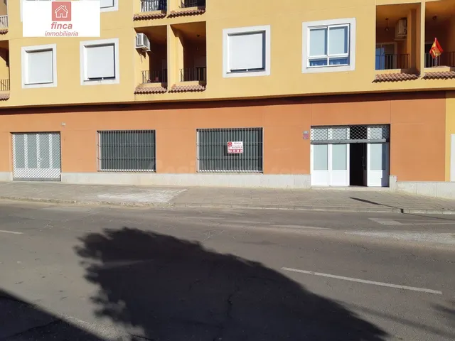 MONTIJO, ALQUILER LOCAL COMERCIAL EN ZONA DE PASO AMPLIO, DI