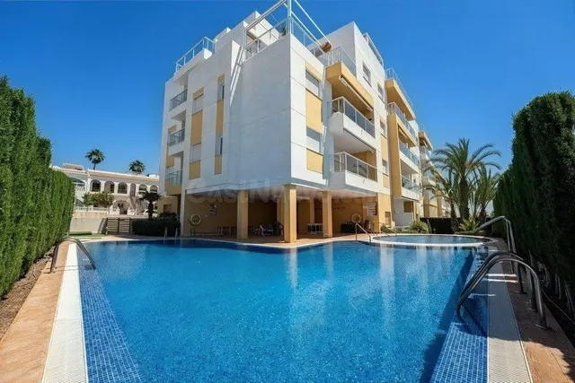 ÁTICO MODERNO DE 2 habitaciones CON VISTAS AL MAR Y SOLARIUM - foto 2