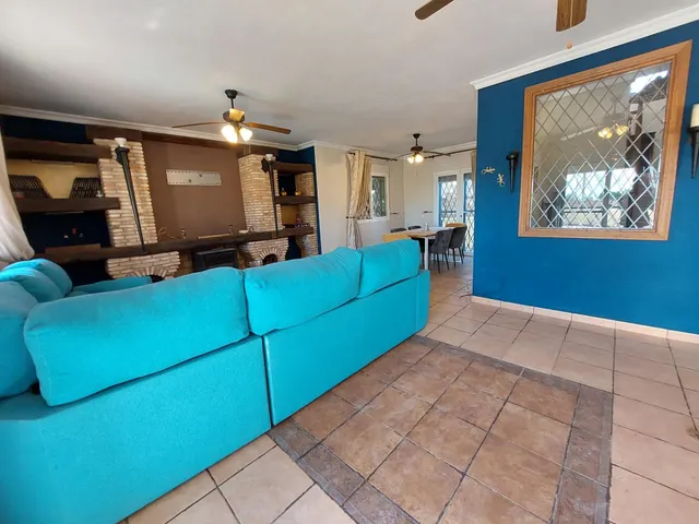 Chalet 6 dormitorios 3 baños, terrazas y piscina en Burjulú. — 22