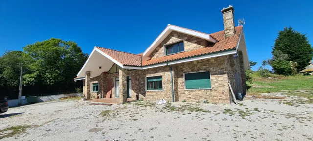 CASA REFORMADA USO HOTELERO EN SANTA COMBA — 48