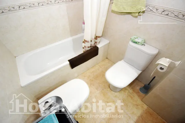 Gran amplitud, excelente luminosidad y precio atractivo en este piso con garaje — 32
