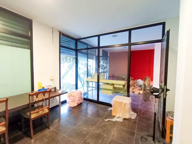 Local comercial amplio en Lauri Volpi. / HH Asesores, Inmobiliaria en Burjassot/ — 7