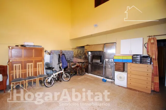MAGNIFICA CASA CON TERRAZA Y LOCAL COMERCIAL EN EL CENTRO — 11