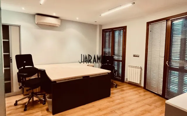 Dos pisos unidos actualmente oficina en el centro de Tudela — 8