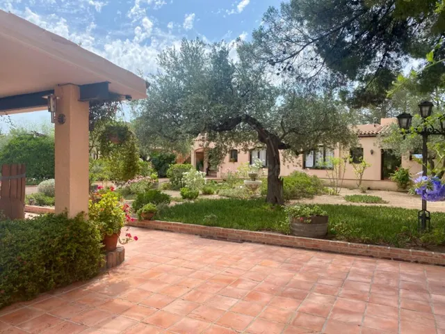 Exclusiva finca con masía, hotel, bodegas y 83 ha de terreno en el Priorat — 40