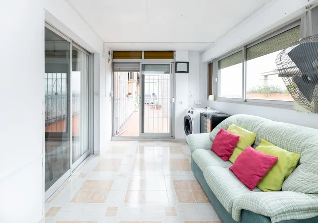 ¡Oportunidad única! Ático de 4 dormitorios y 2 baños con gran terraza frente al Colegio Agustinos (Arabial) — 12